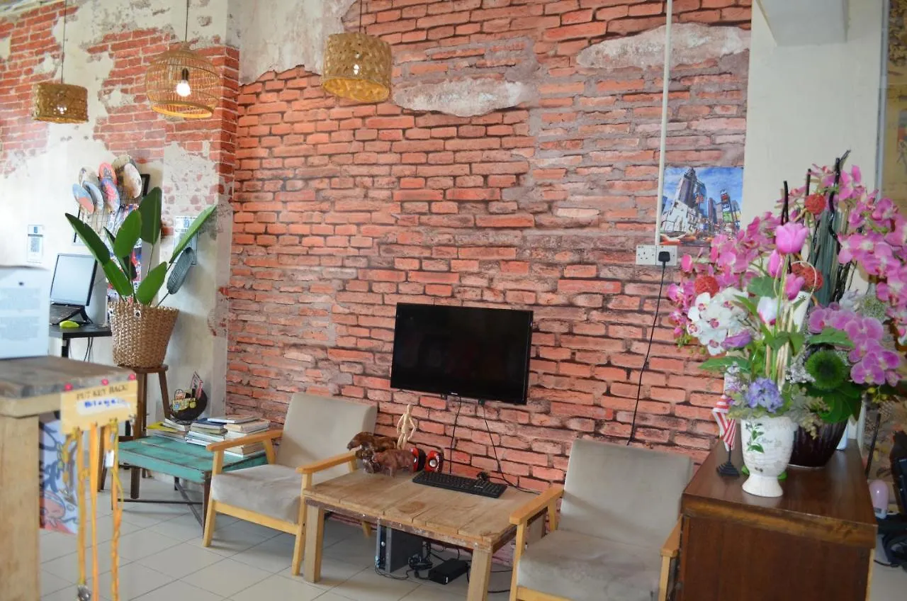 Отель Dou Houz Georgetown 2*, Джорджтаун